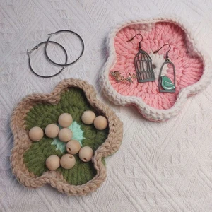 Flower Trinket Tray Crochet Pattern + Video Tutorial