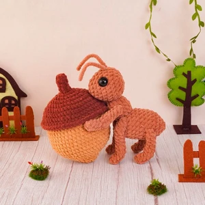 Acorn Carrying Ant Crochet Pattern