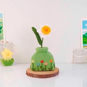 Mini Daffodil Vase Crochet Pattern