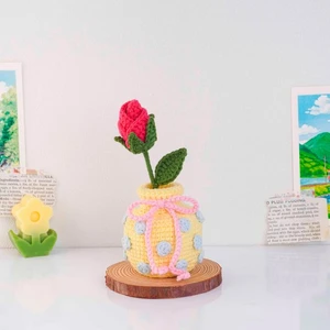 Mini Rose Bud Vase Crochet Pattern