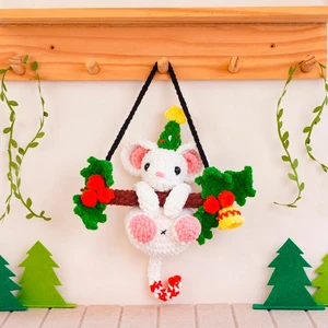 Climbing Mouse Door Hanger Crochet Pattern