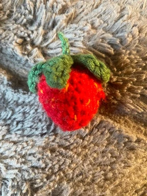 My first pattern: a strawberry cat (or small dog) toy!