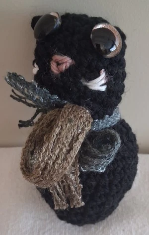 The Cozy Scarf Black Cat