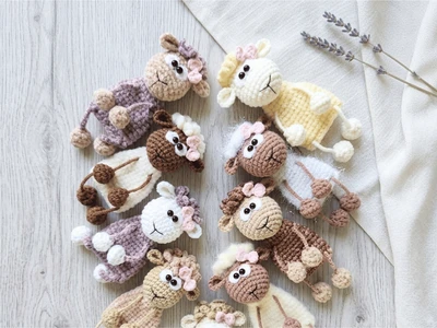 Little Sheep keyring, brooch or small toy [371 Knittoy]