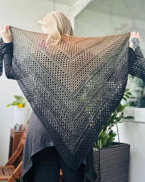 Easy Peasy Triangle Scarf