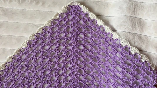 Crochet Triangle Shawl Only 1 Row Repeating