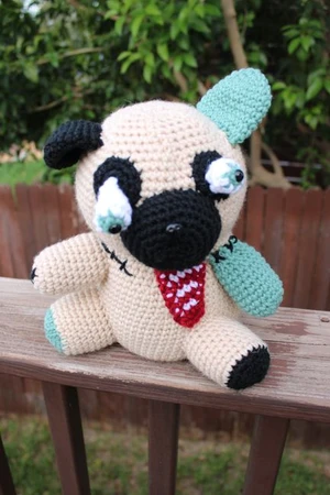 Zombie Pug Amigurumi