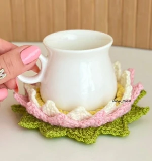 Crochet Lotus Flower Coaster  | This Coaster MOVES!