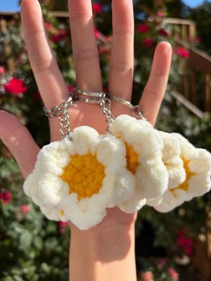 No-Sew Daisy Keychain for Chenille Yarn