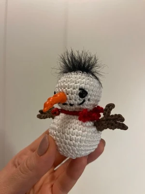 Amigurumi snowman