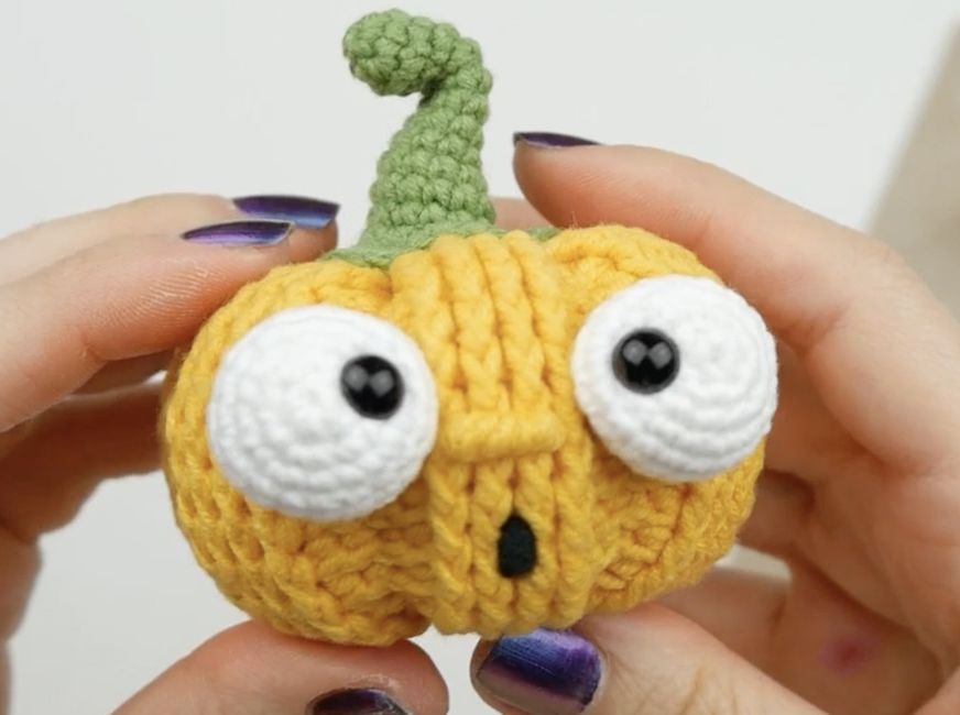 FREE Halloween Yellow Pumpkin: Crochet pattern | Ribblr