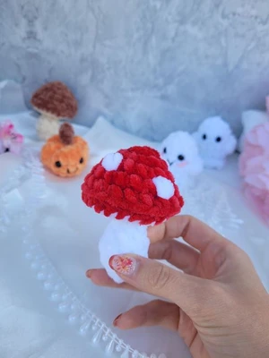 Crochet 15 minutes keychain mushroom pattern