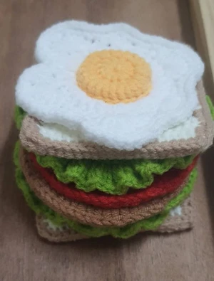 Sandwich HAMBURGER AND FRIED EGG