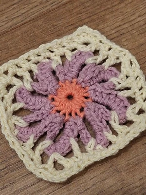 Daisy Granny Square