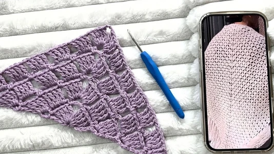 Easy Crochet Winter Triangle Shawl Tutorial (2-Row Repeat)