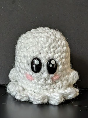 No-Sew Mini Ghost Amigurumi
