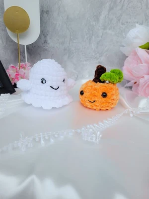 Beginner friendly small ghost crochet pattern